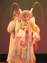 Ванг Зхении: Северна Кунку Опера Тхеатер глумац